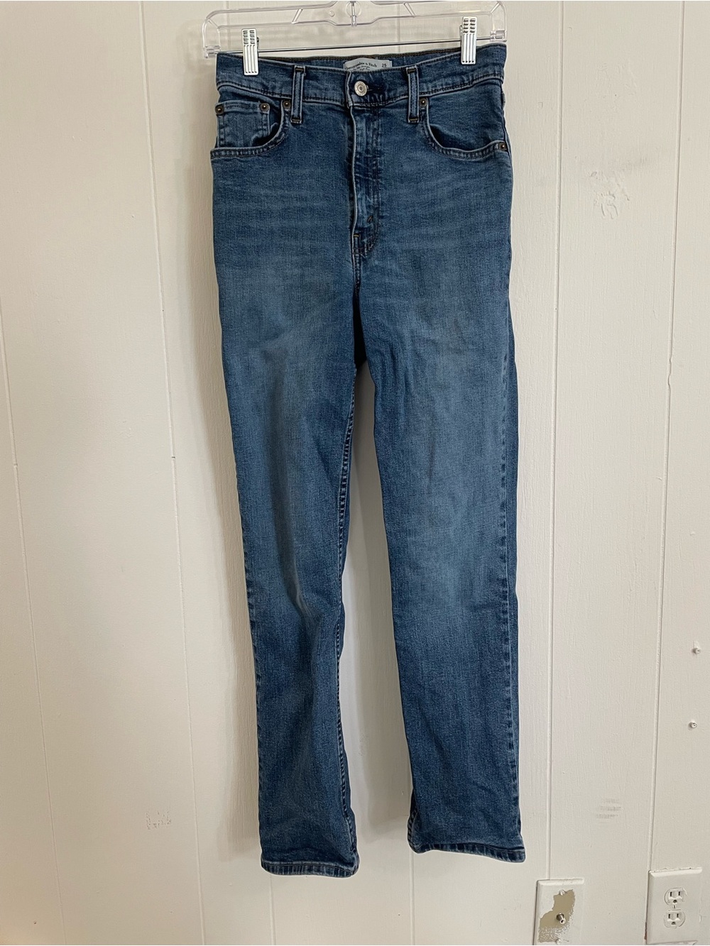 Abercrombie & Fitch Medium Blue Ultra High Rise 90s Straight Jeans | size 25/0R